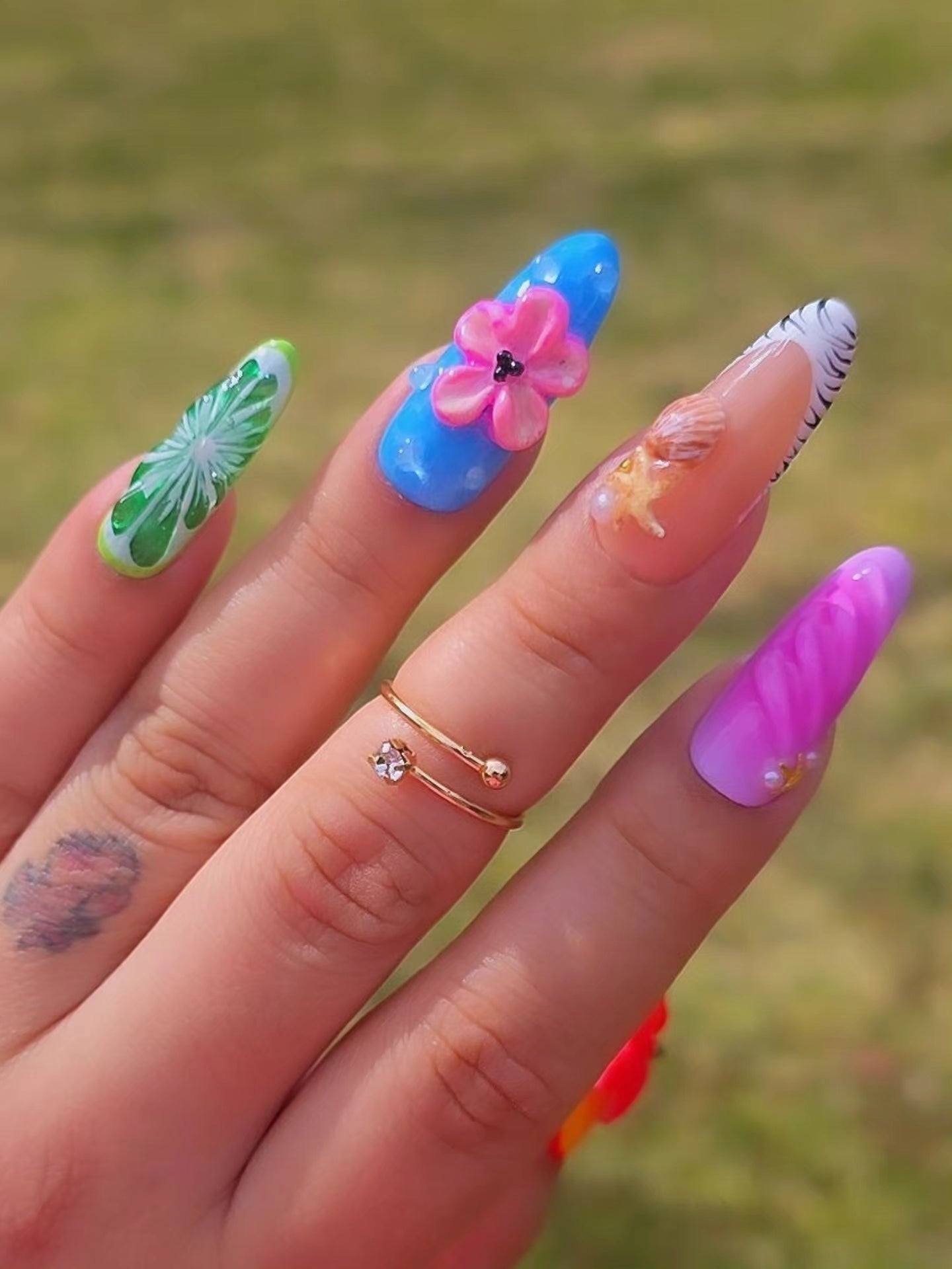 Tropical Island 🍋‍🟩🌸